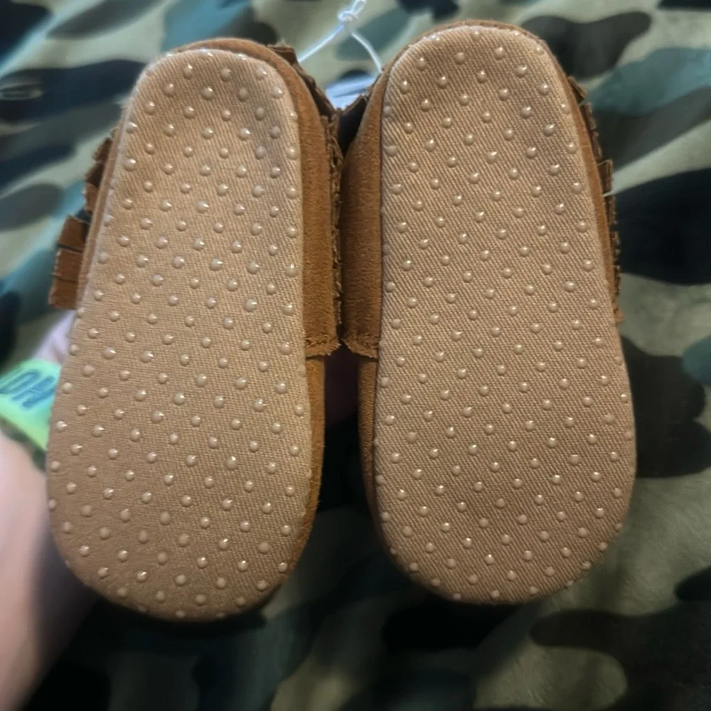 OLD NAVY BABY MOCCASIN SHOES/SLIPPERS: BROWN: NEW WITH TAGS: SIZE 6-12 MTH